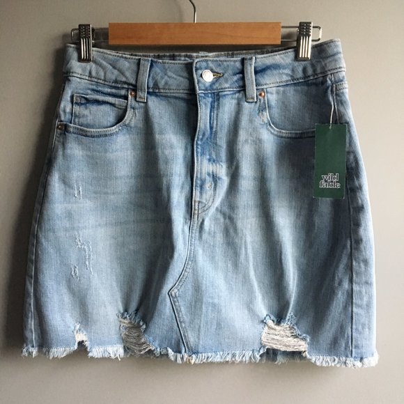 NWT Wild Fable light wash distressed jean mini skirt - Picture 9 of 9